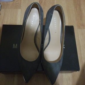 Metaphor Gray pointed toe heels